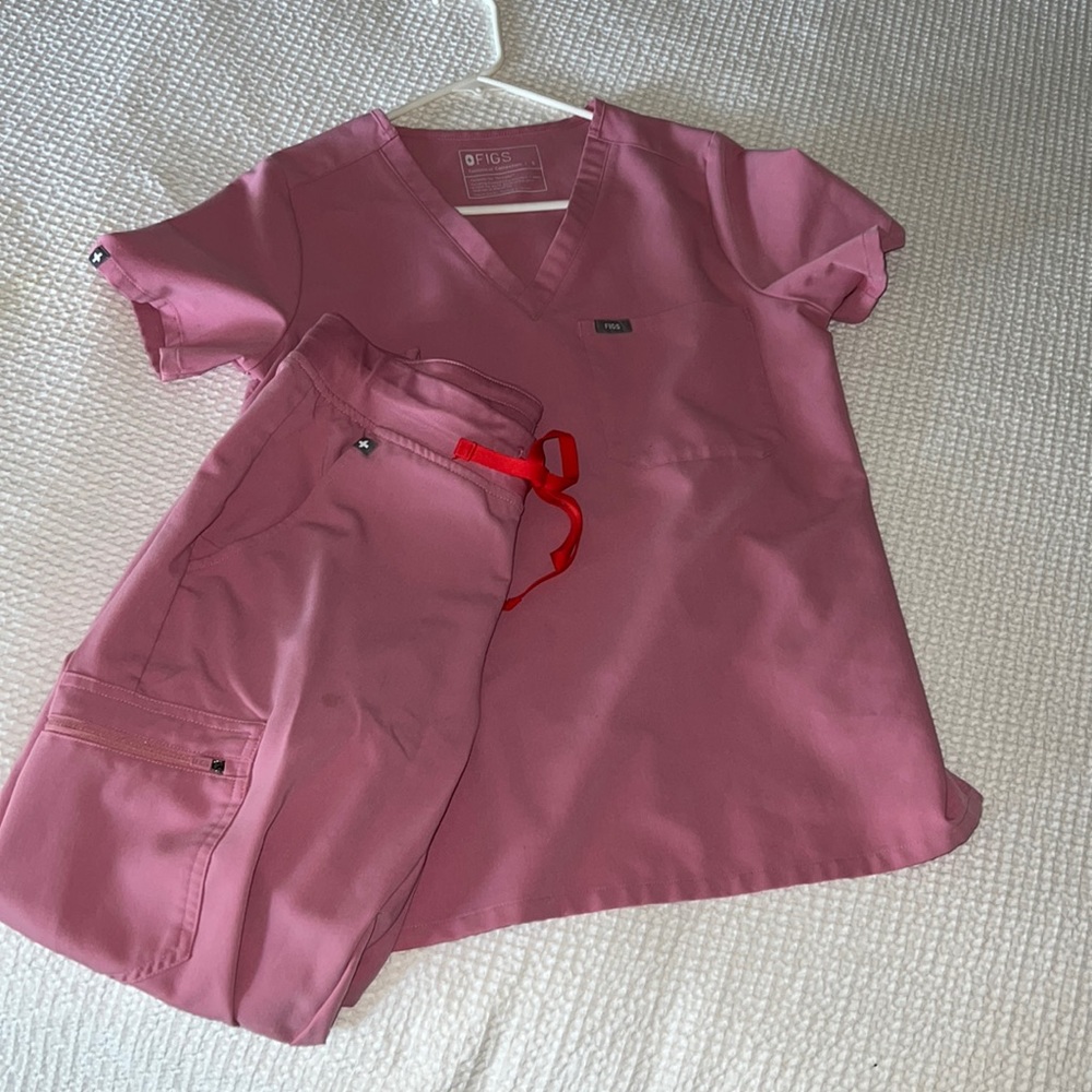 Size Small set of Figs Scrubs in Chalk Pink